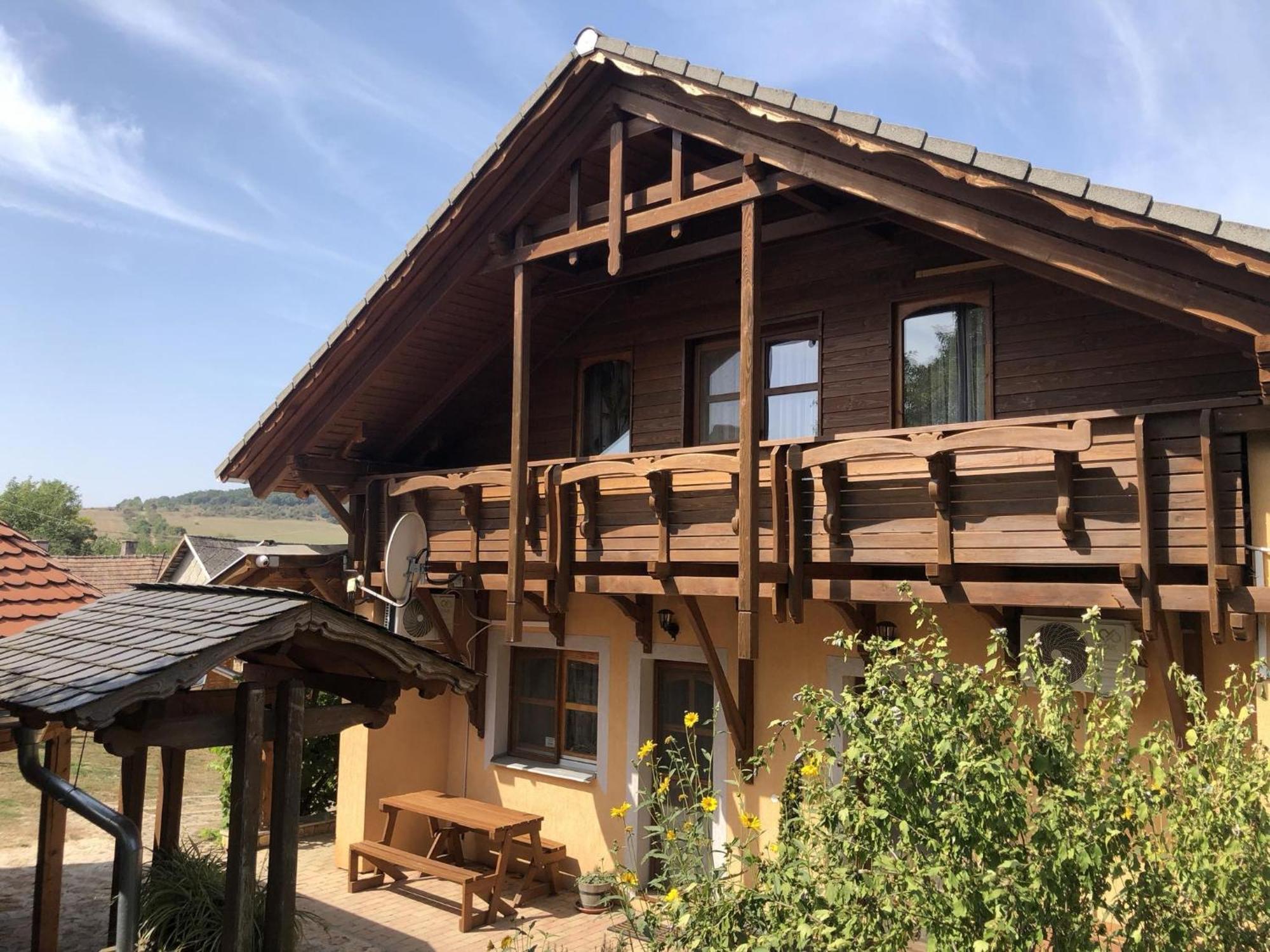 Hotel Tiszafa Vendeghaz Szentgál Exterior foto